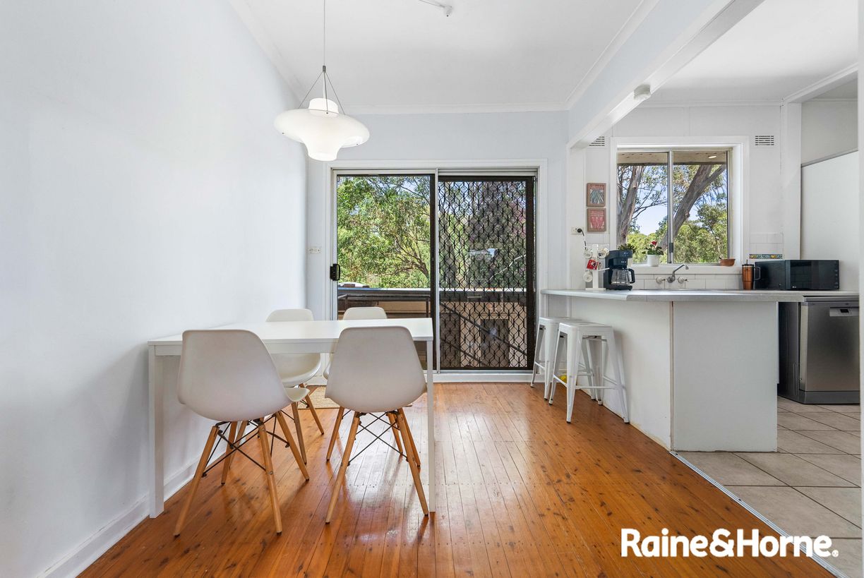 38 Russell Street — photo 4 of 19