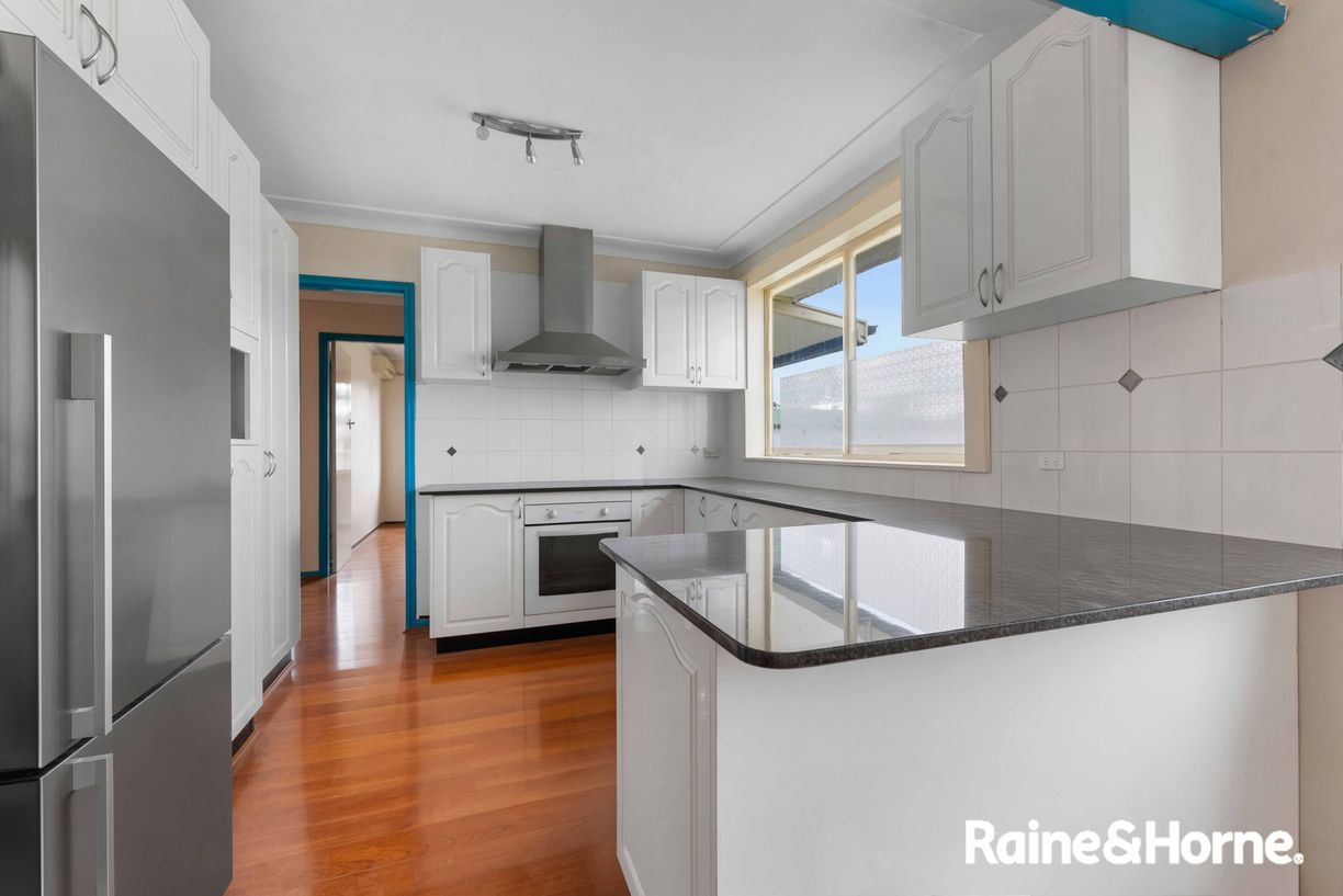 1 Bindea Street — photo 4 of 16