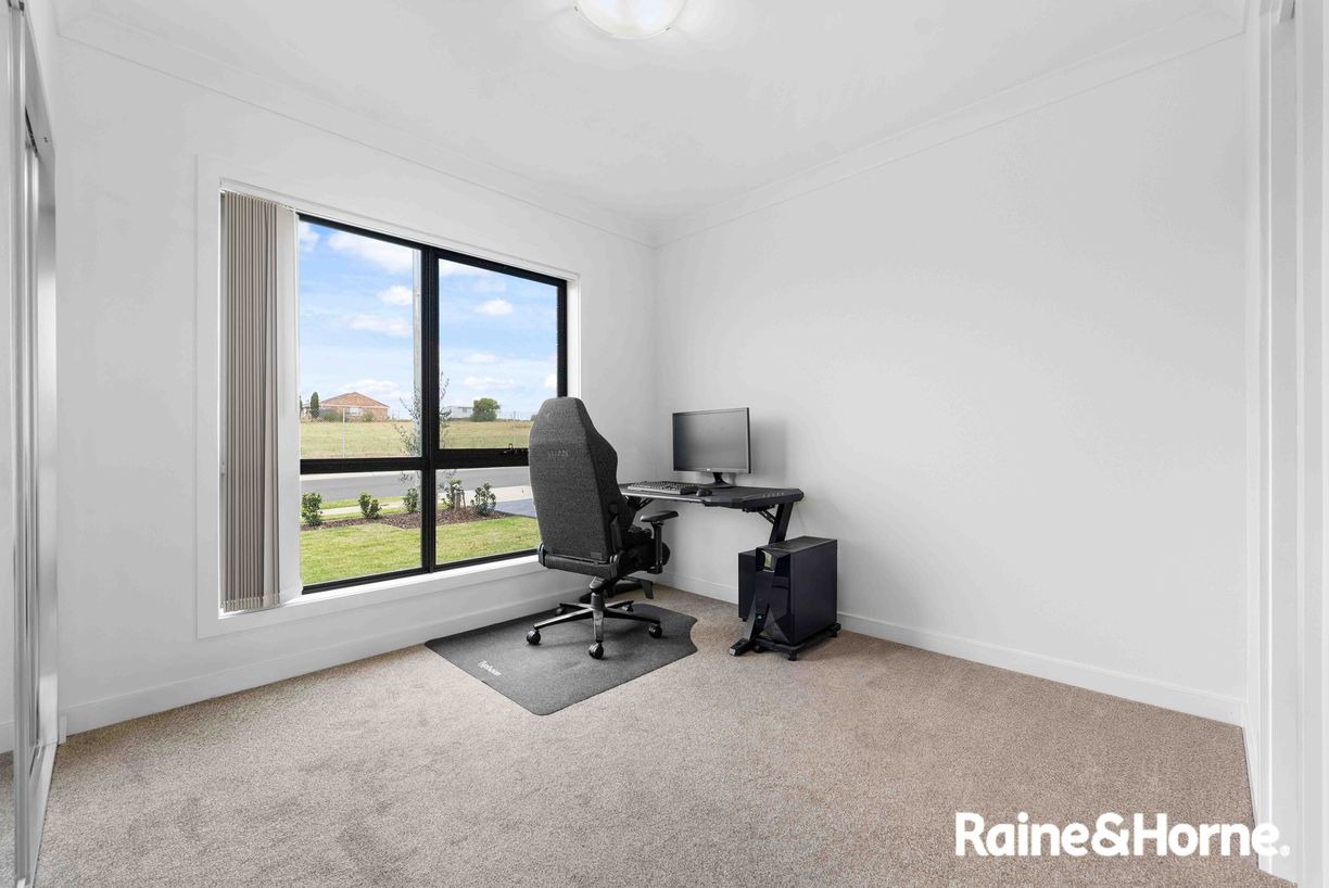 50 Melton Circuit — photo 10 of 15
