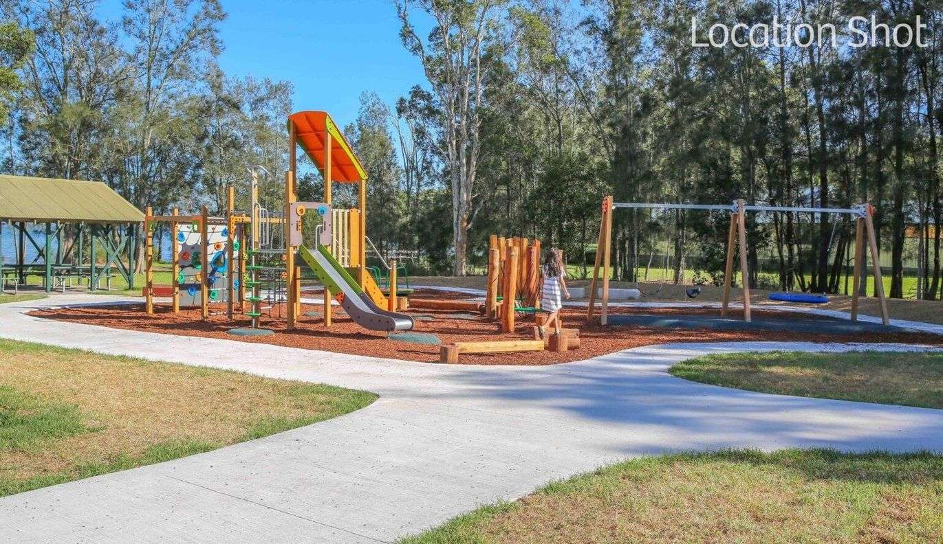 32 Tanilba Road — photo 10 of 11