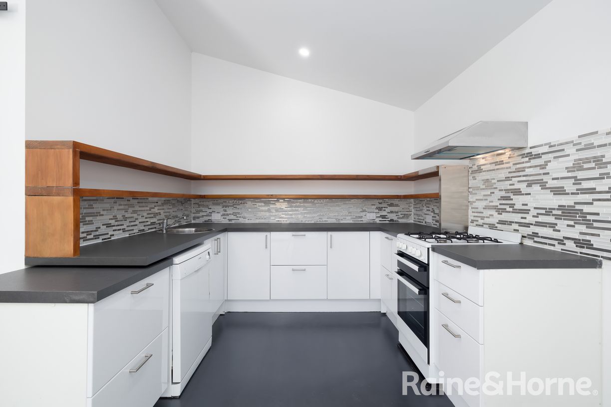 9 Elizabeth Avenue — photo 19 of 24