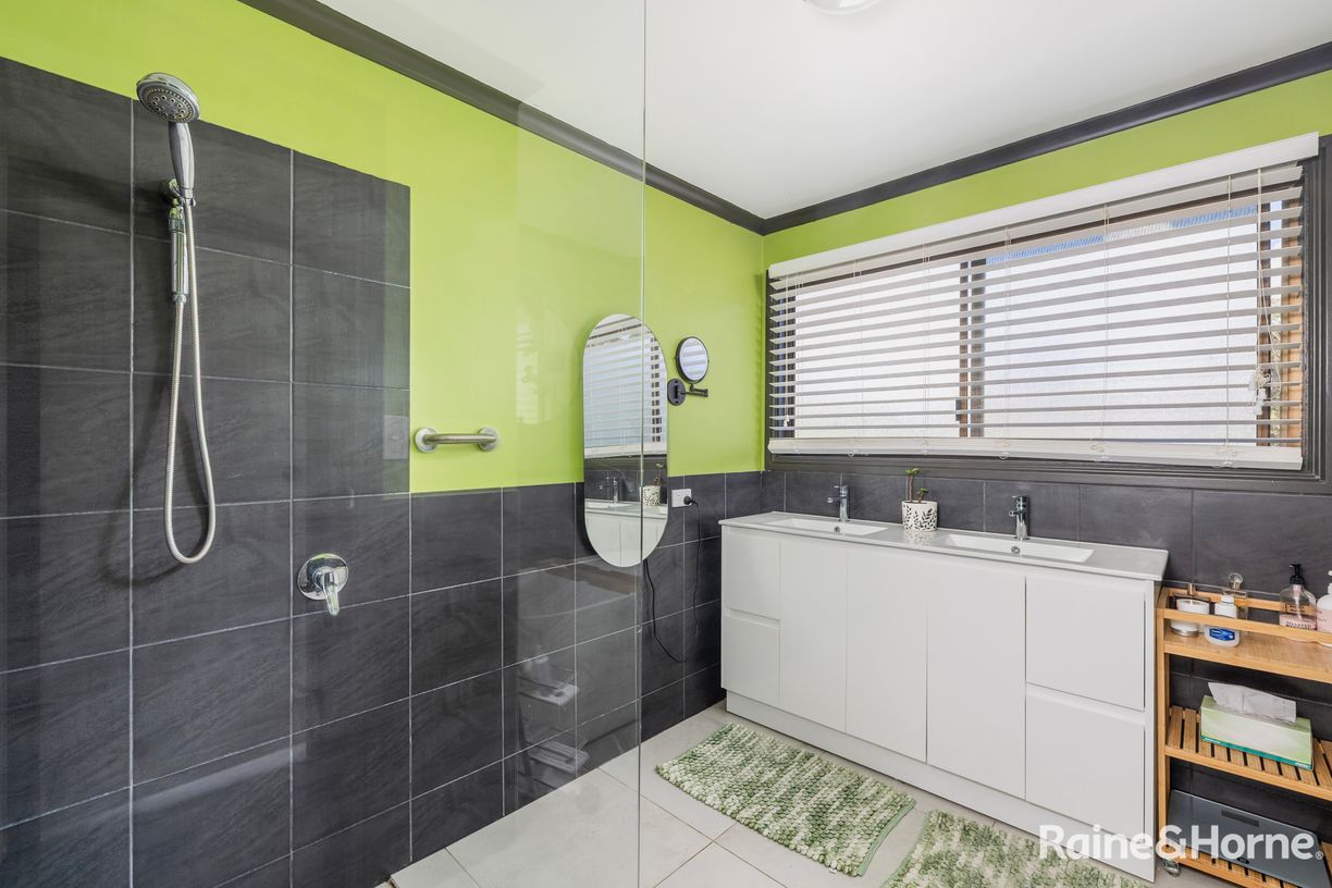 38 James Scott Crescent — photo 12 of 19