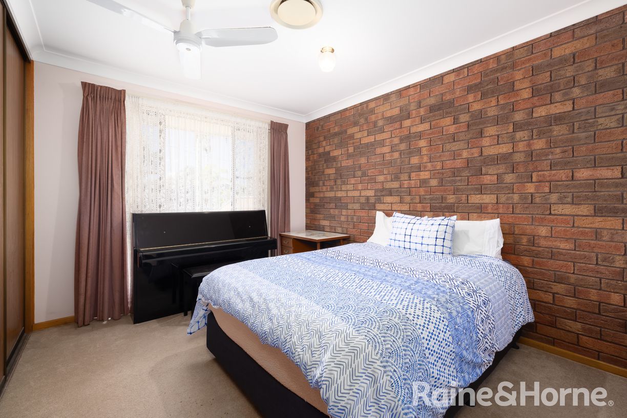 110 Clemenceau Crescent — photo 10 of 21