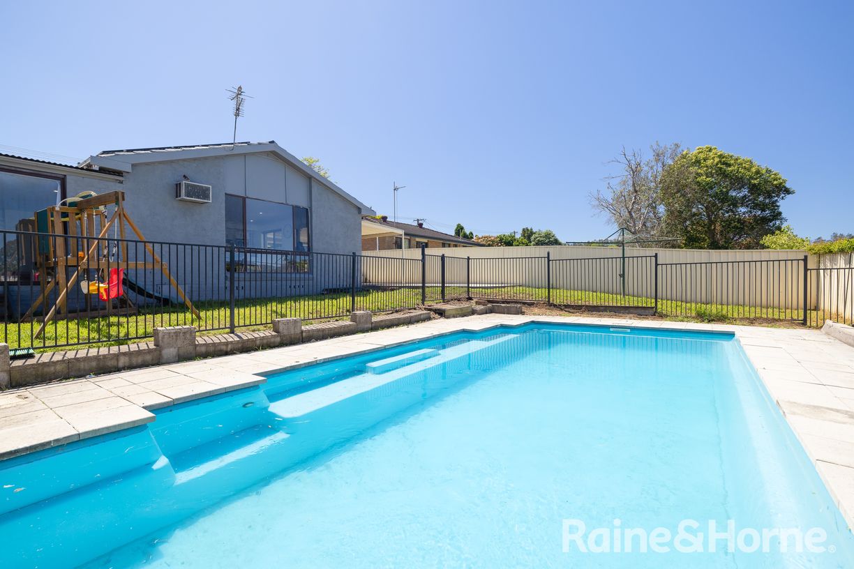 12 Garden Avenue — photo 15 of 16