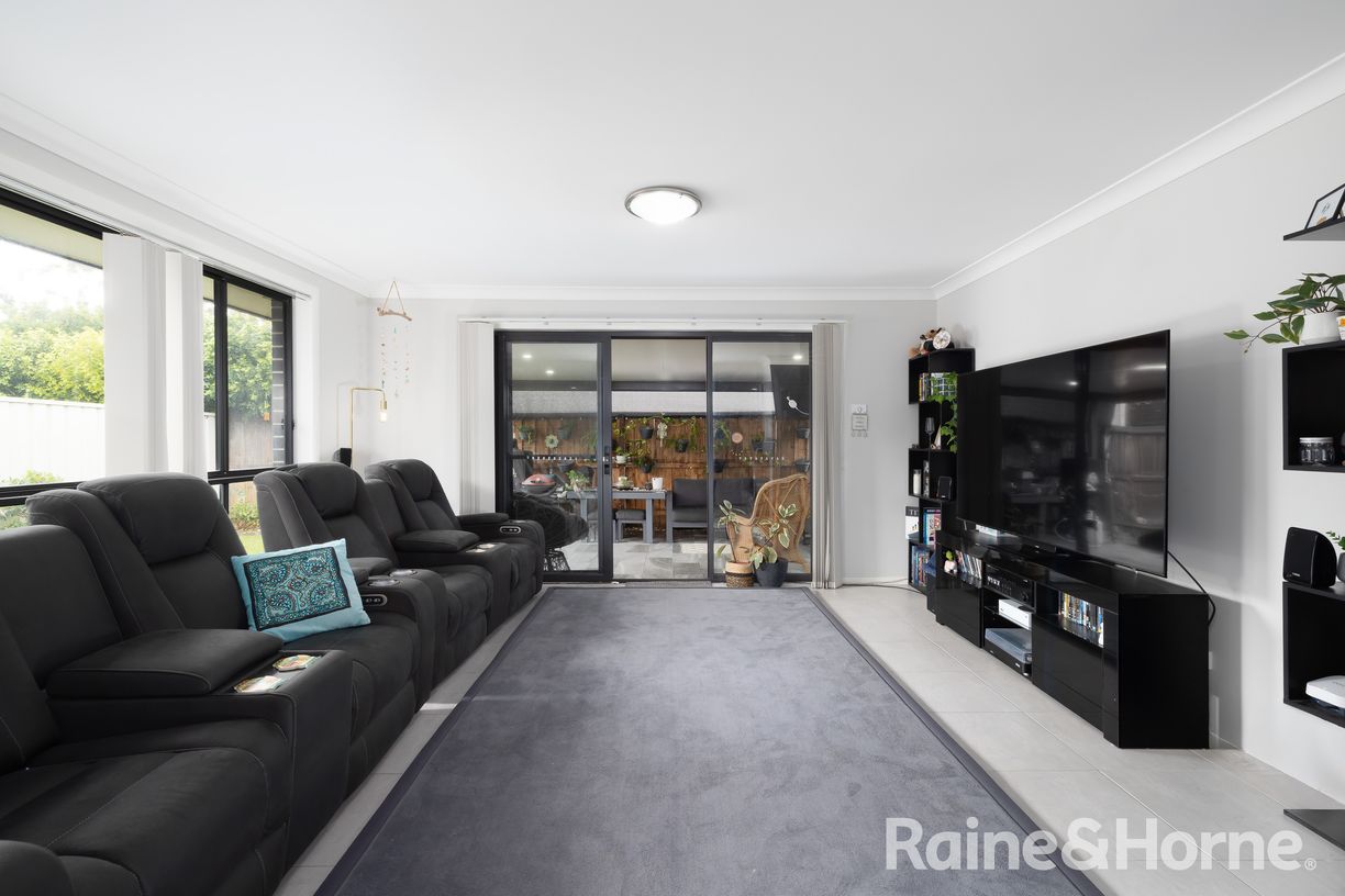 16 Nepean Way — photo 2 of 21