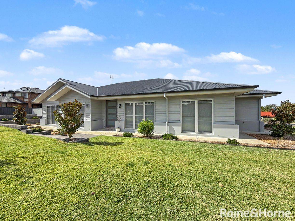 6 Overlanders Way, Tamworth NSW 2340