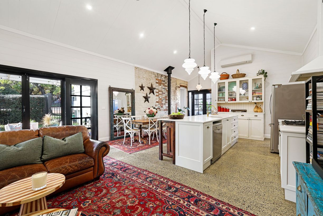 51 Upper Street — photo from Raine & Horne Tamworth