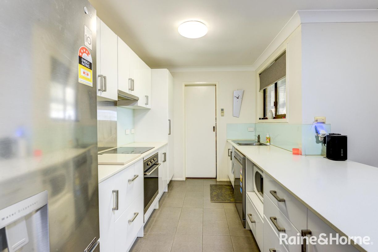 20 Melissa Avenue — photo 3 of 12