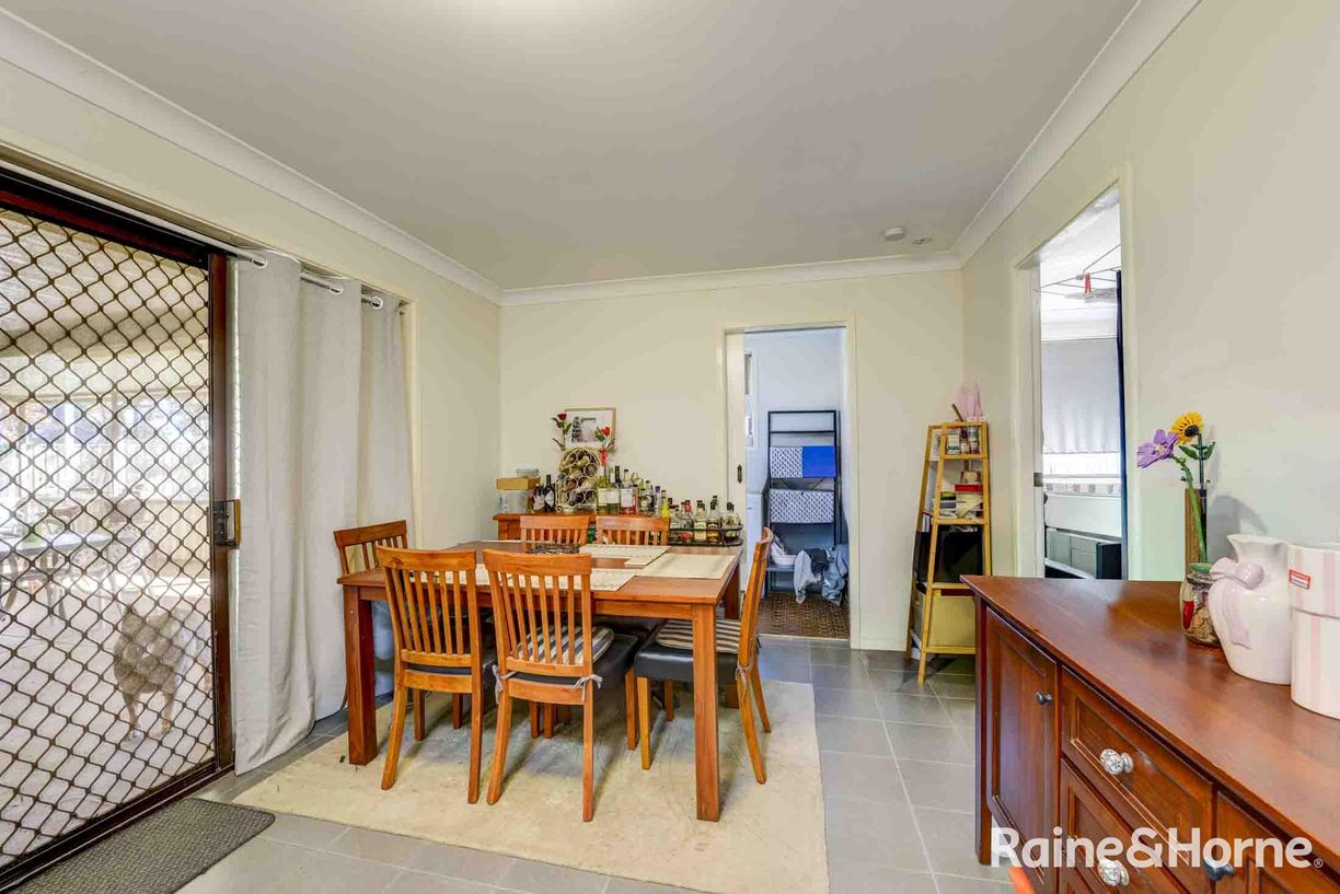 20 Melissa Avenue — photo 4 of 12