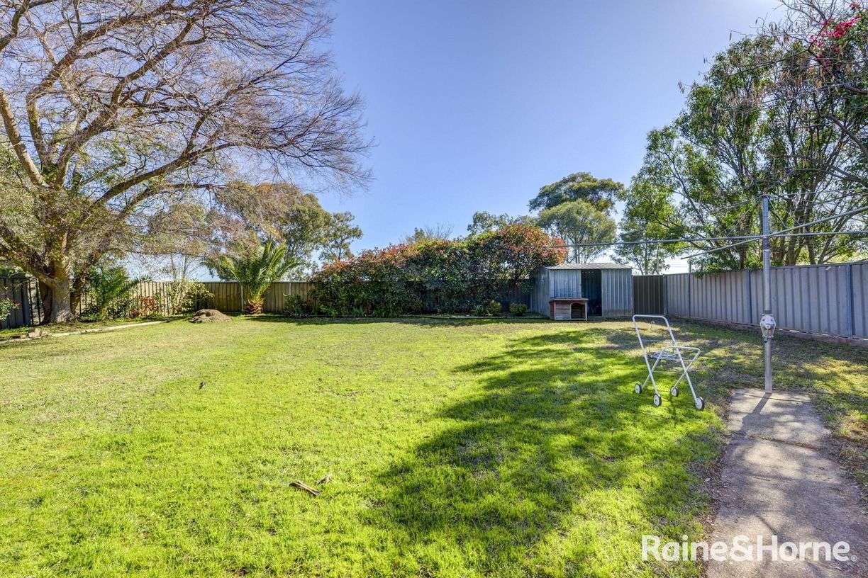 20 Melissa Avenue — photo 11 of 12