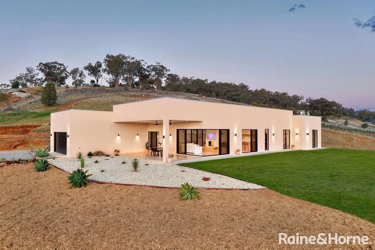 10 Spur Wing Close — photo from Raine & Horne Tamworth