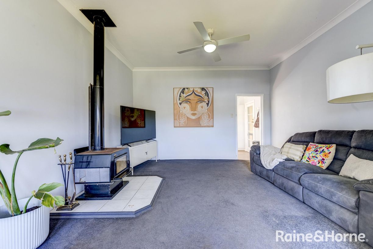 240 Johnston Street — photo 2 of 12