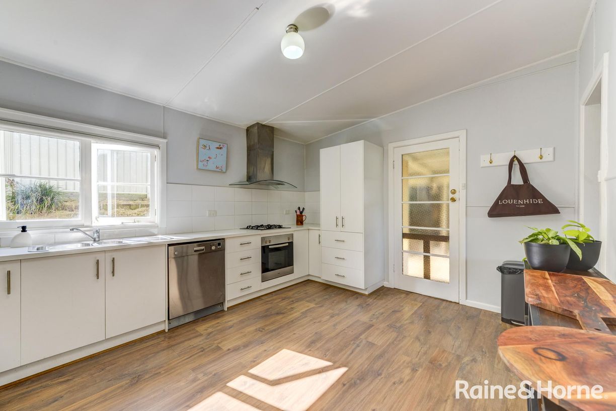 240 Johnston Street — photo 5 of 12