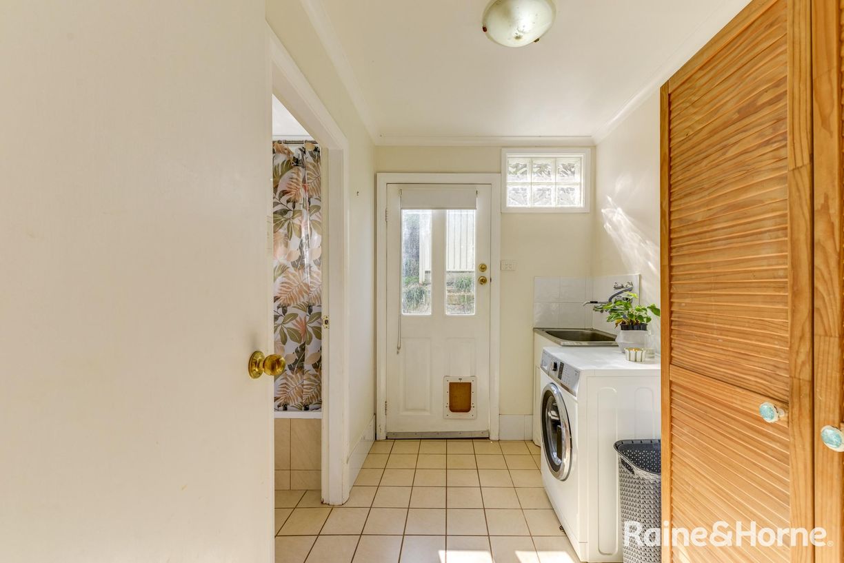 240 Johnston Street — photo 11 of 12