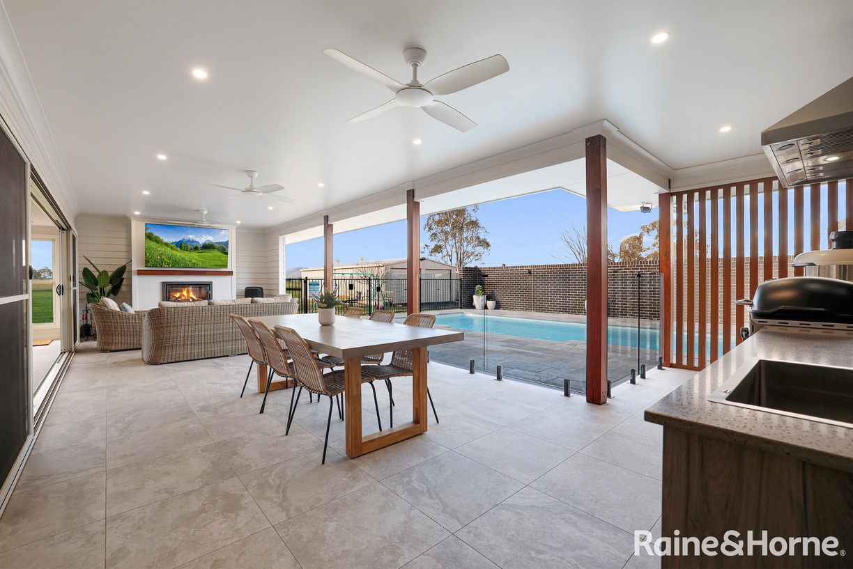 7 Goderich Court — photo from Raine & Horne Tamworth