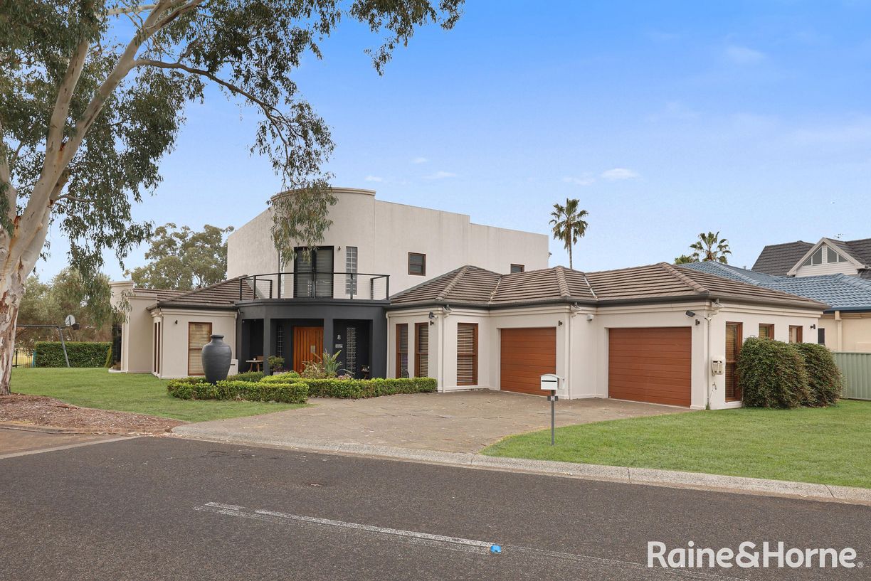 8 The Grange — photo from Raine & Horne Tamworth