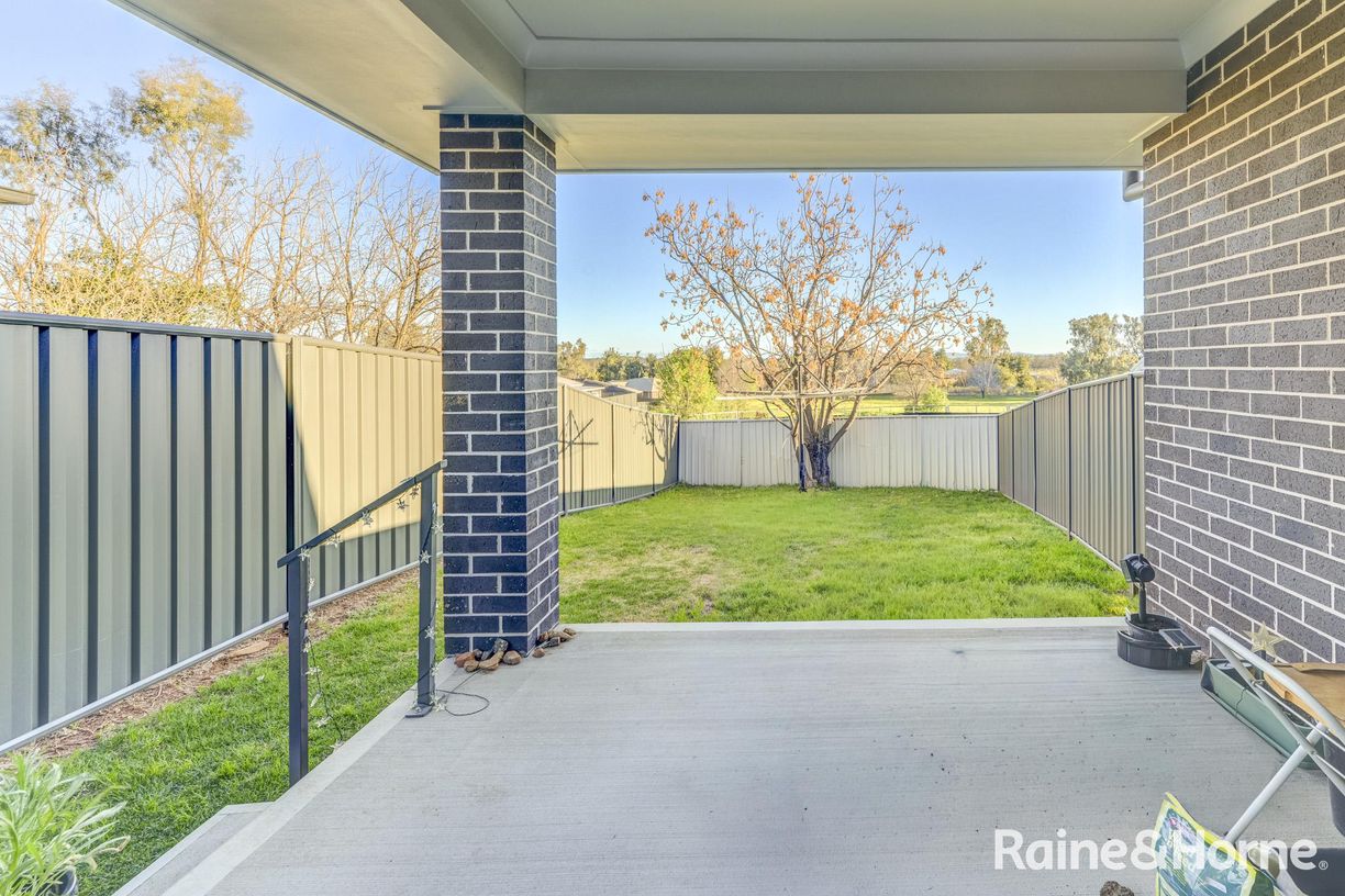 375 Armidale Road — photo 8 of 17
