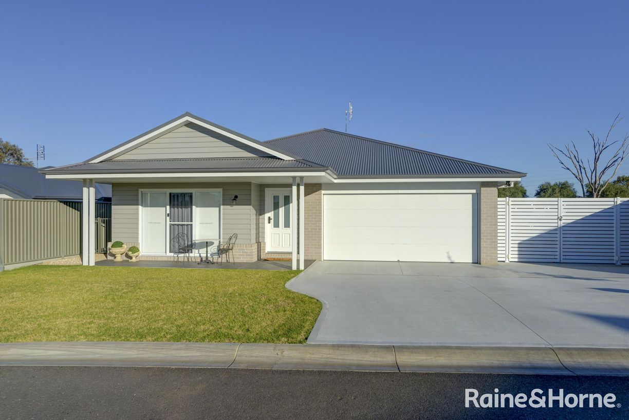 11/46 Peak Drive — photo from Raine & Horne Tamworth