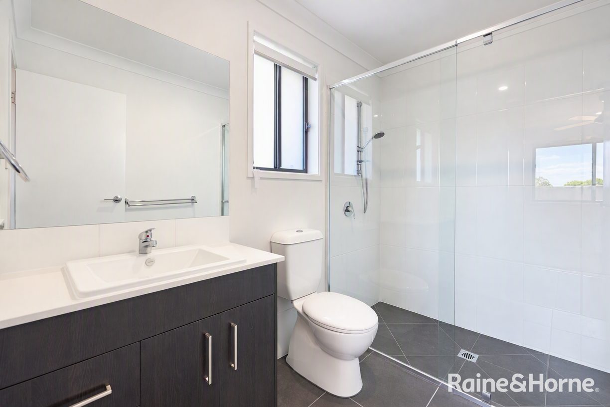 1 & 2/10 Pioneer Close — photo 6 of 12