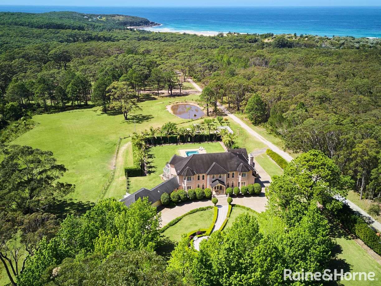 F279A Princes Highway 'Chateau Morrow' — photo from Raine & Horne Mollymook | Milton