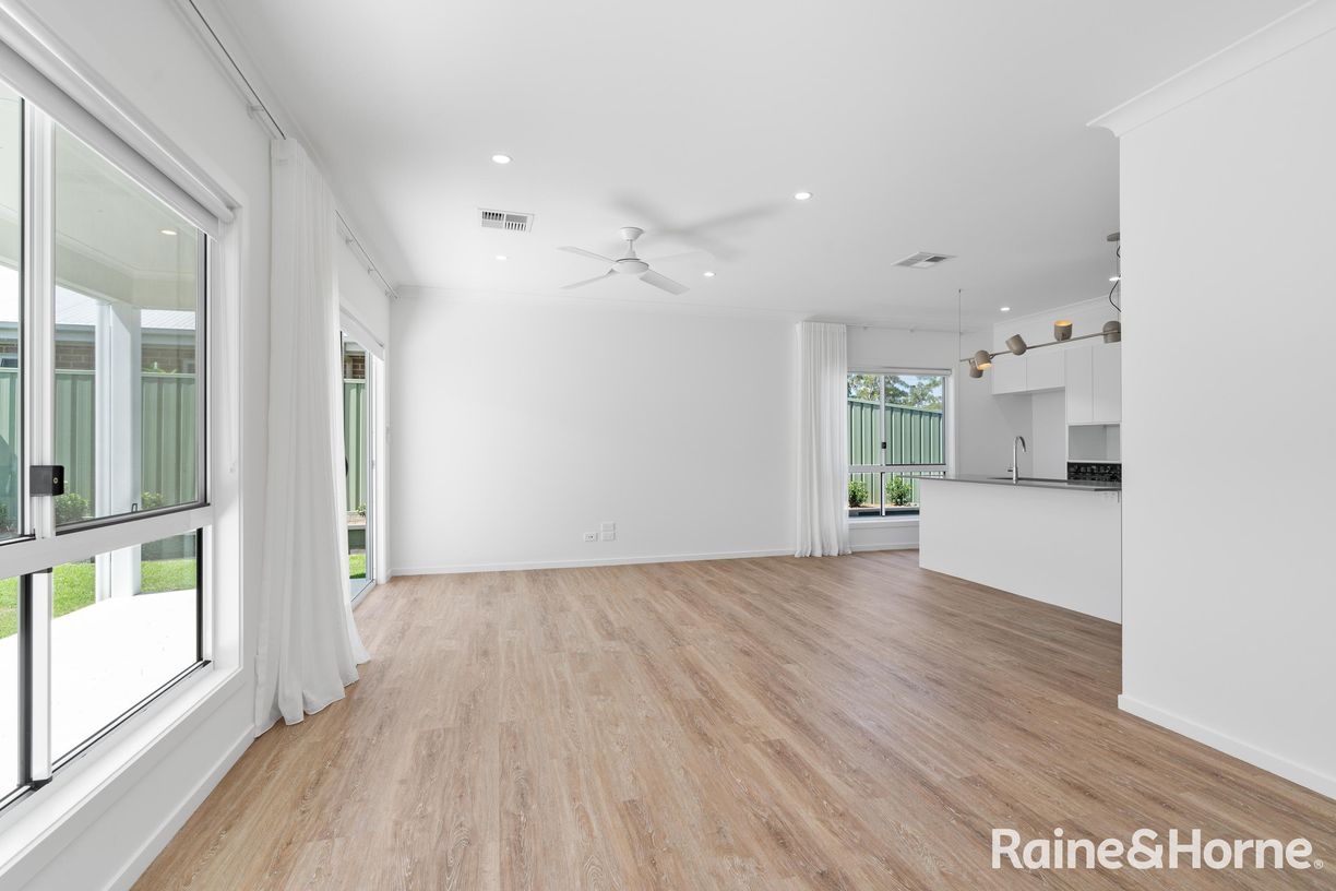 4 Brookwater Crescent — photo 6 of 20