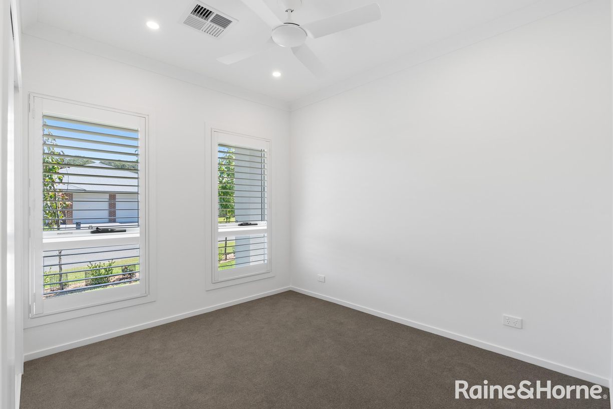 4 Brookwater Crescent — photo 7 of 20