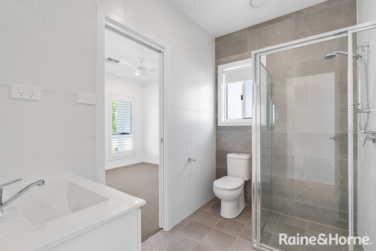4 Brookwater Crescent — photo 8 of 20