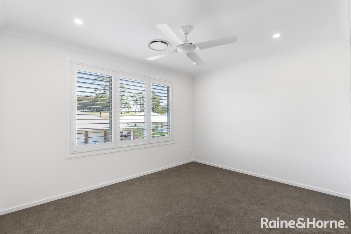 4 Brookwater Crescent — photo 9 of 20