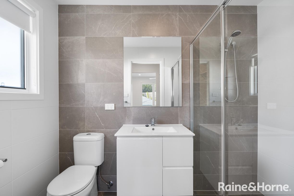 4 Brookwater Crescent — photo 10 of 20