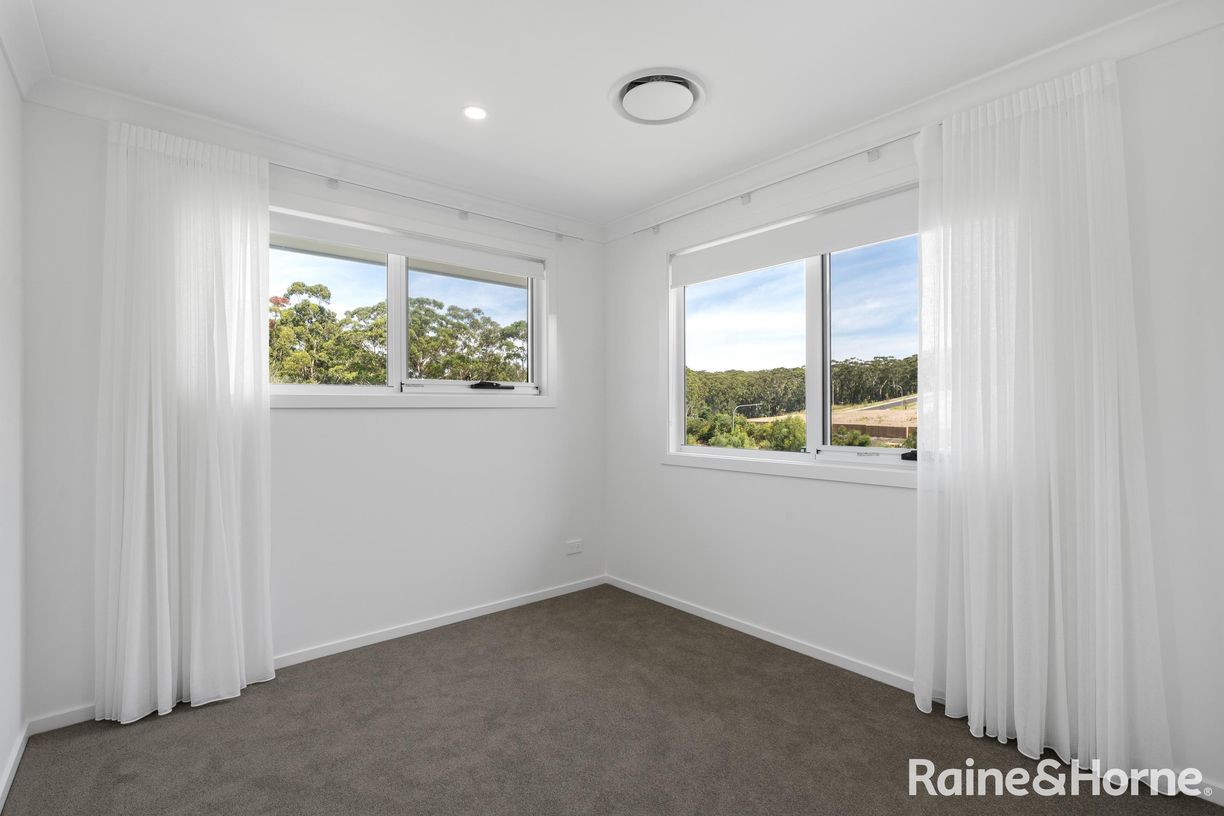 4 Brookwater Crescent — photo 11 of 20