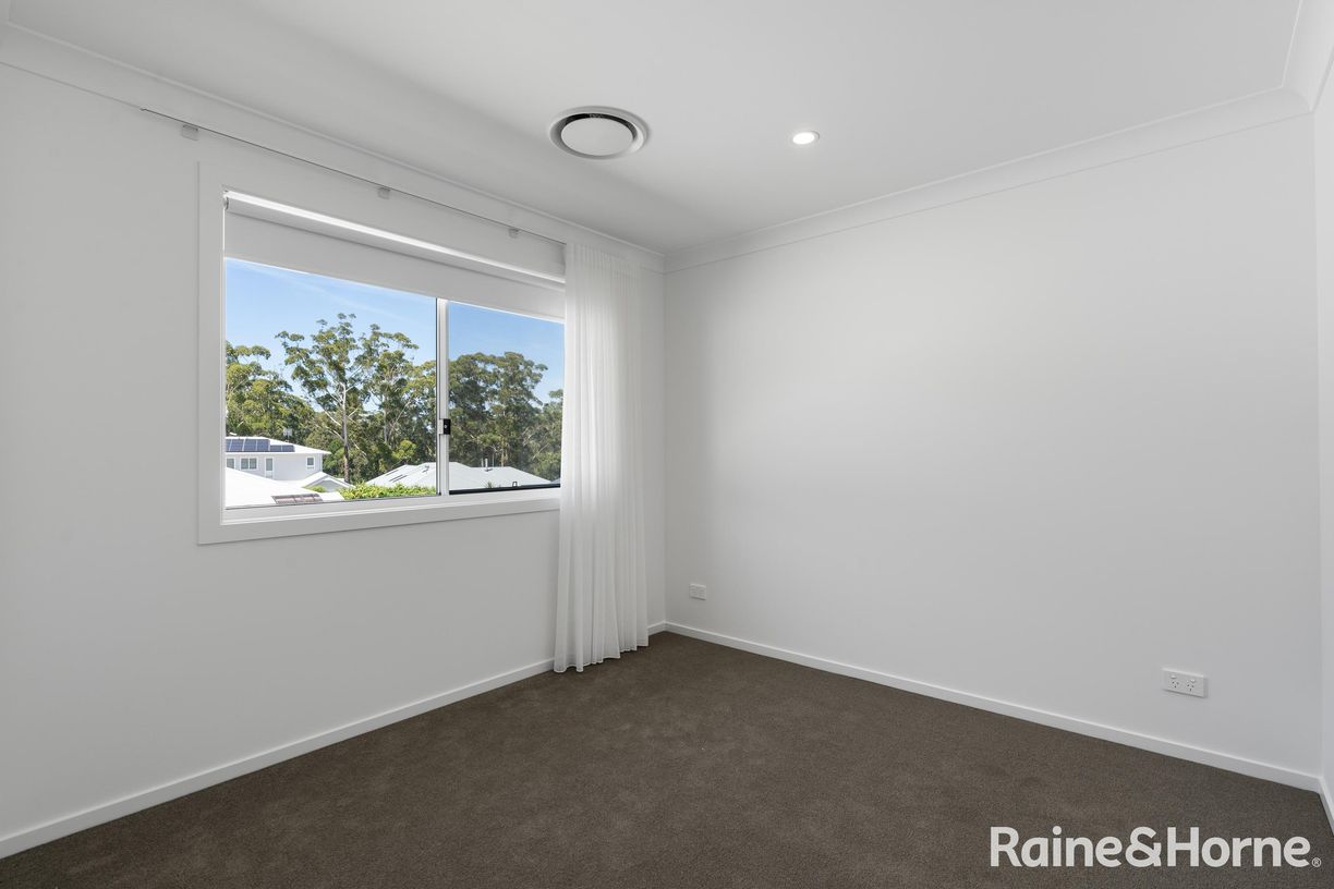 4 Brookwater Crescent — photo 12 of 20