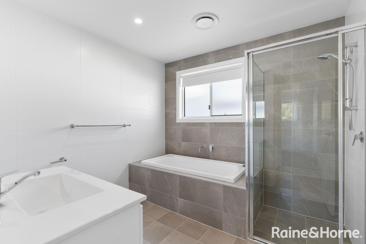 4 Brookwater Crescent — photo 14 of 20