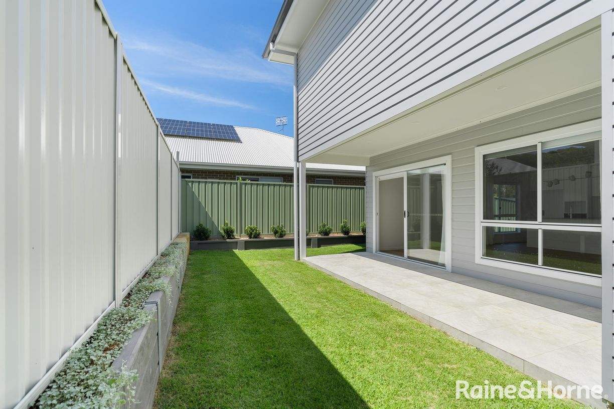 4 Brookwater Crescent — photo 15 of 20