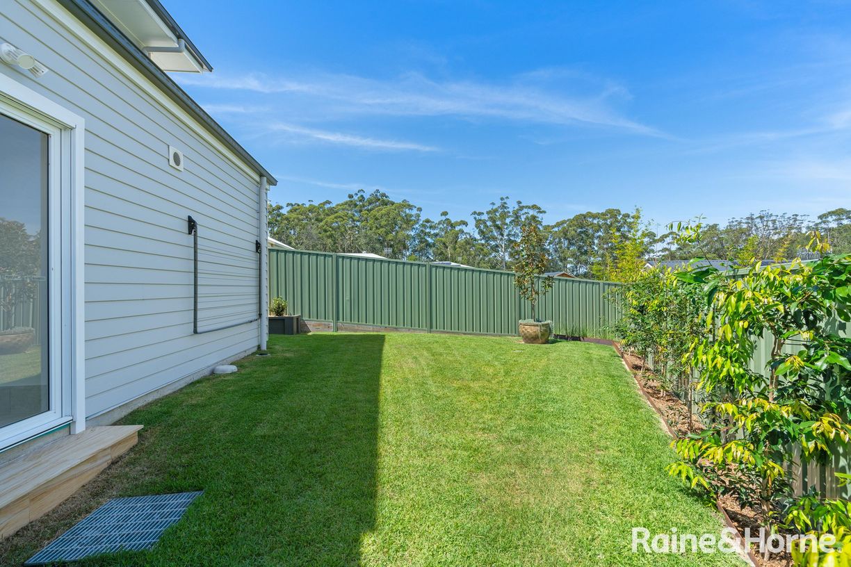 4 Brookwater Crescent — photo 17 of 20
