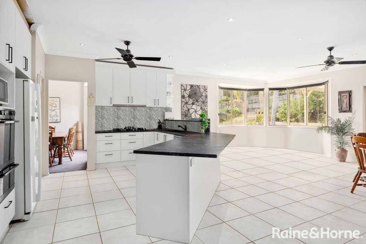 13 Callemondah Close — photo 3 of 16