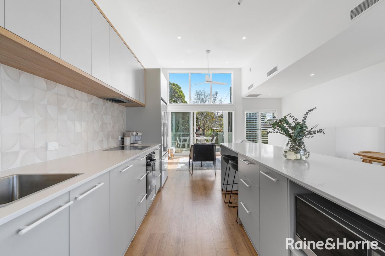 2/6 Dolphin Street — photo 11 of 26