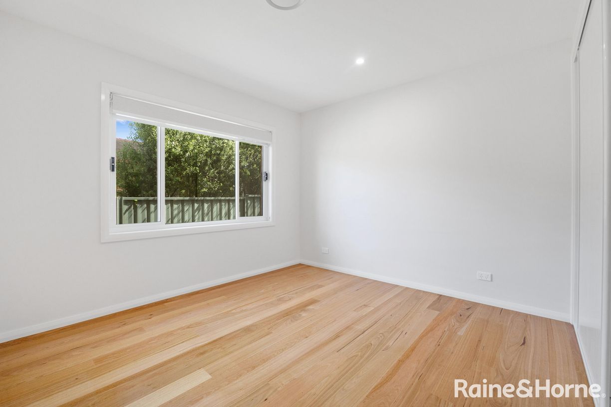 2 Carmen Close — photo 11 of 24