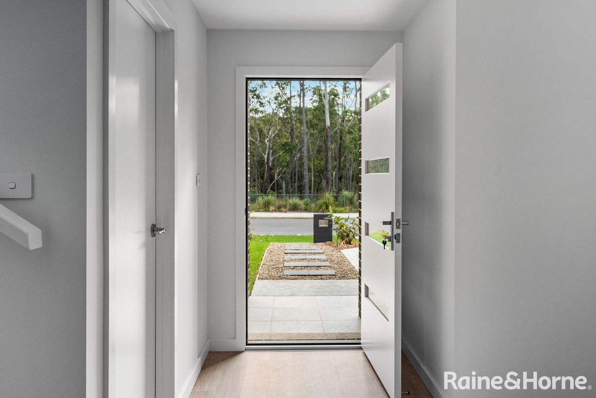 124A Seaspray Street — photo 7 of 15