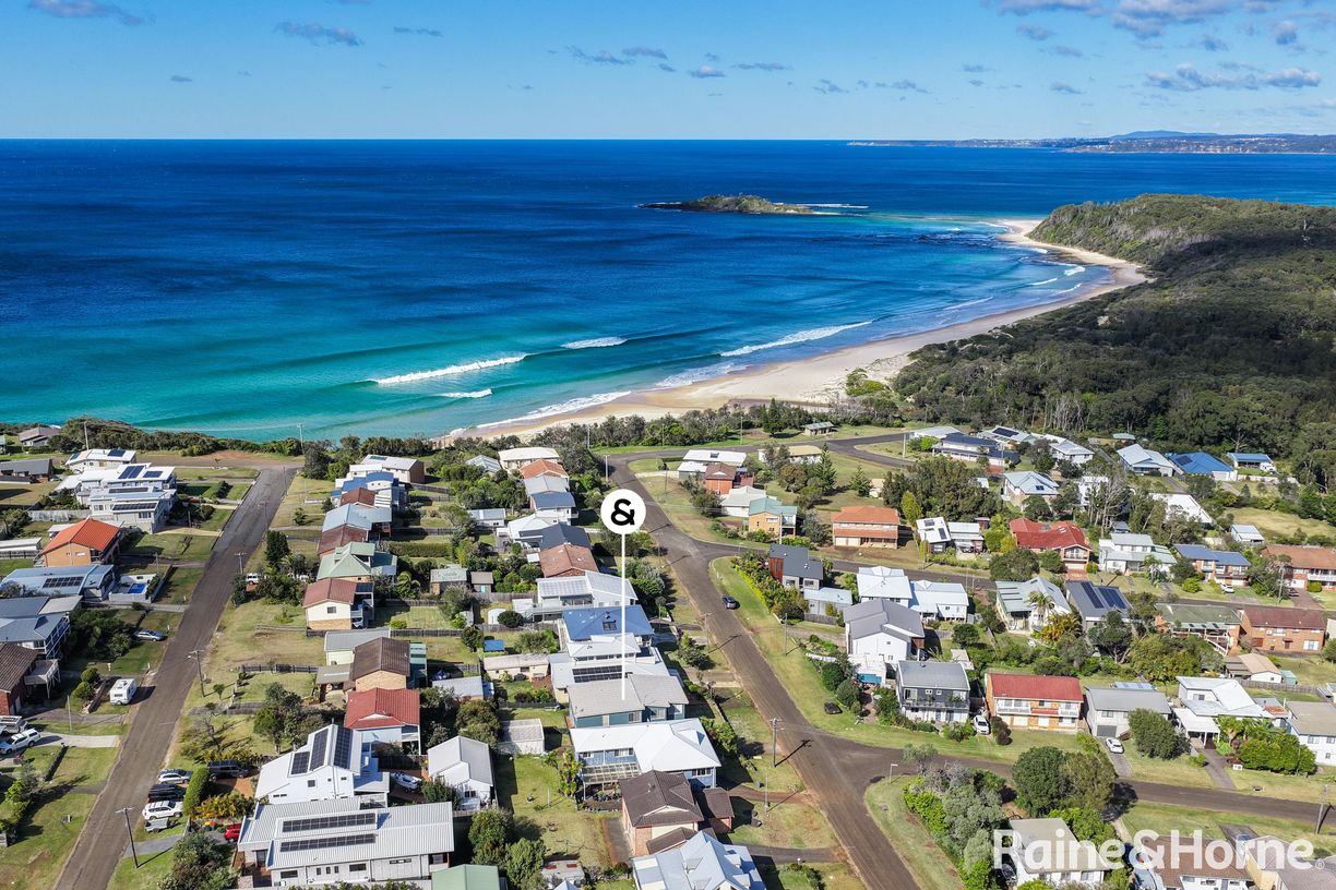12 The Rampart — photo from Raine & Horne Mollymook | Milton