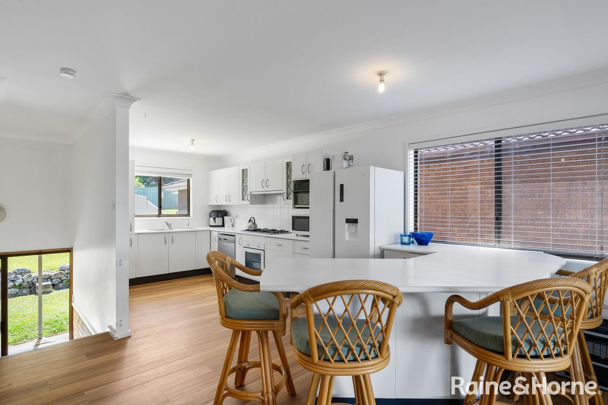 45 Canberra Crescent — photo 9 of 30