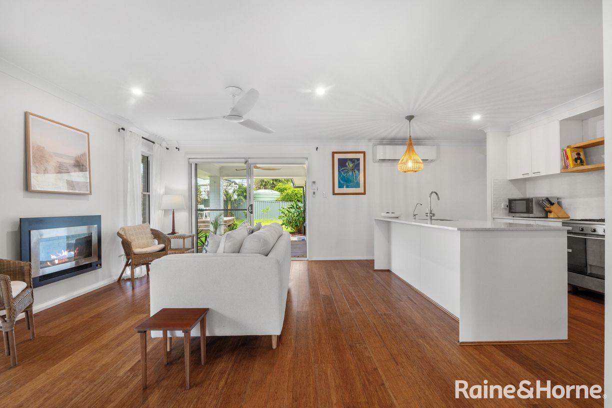 6 Harrington Crescent — photo 12 of 30