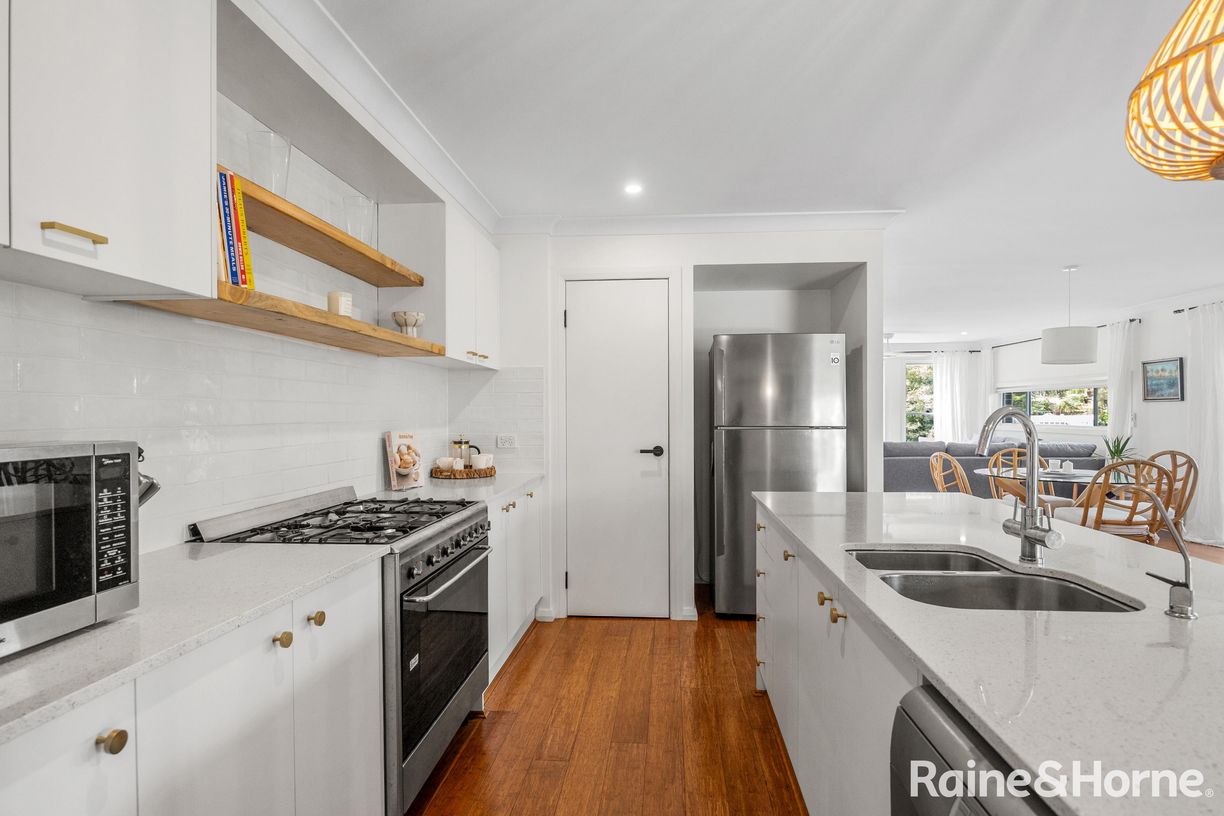 6 Harrington Crescent — photo 10 of 30