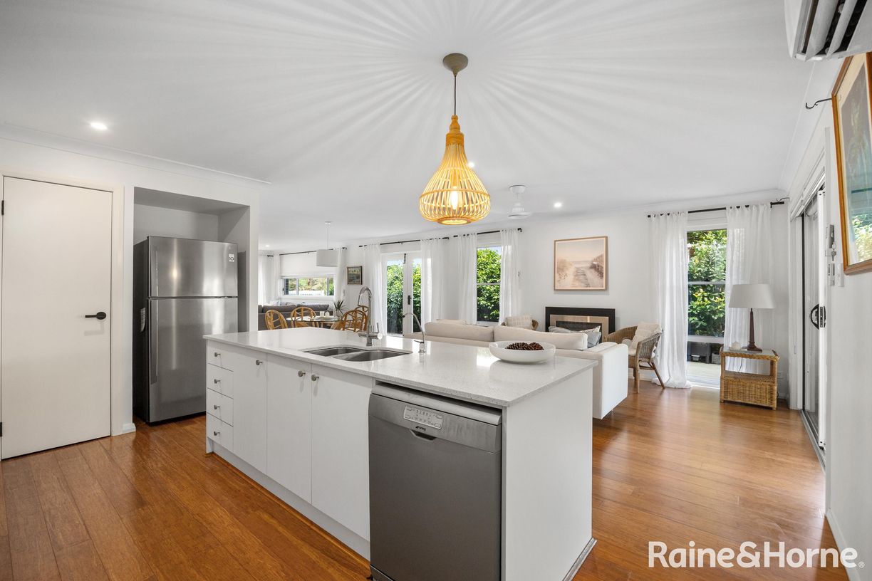 6 Harrington Crescent — photo 11 of 30
