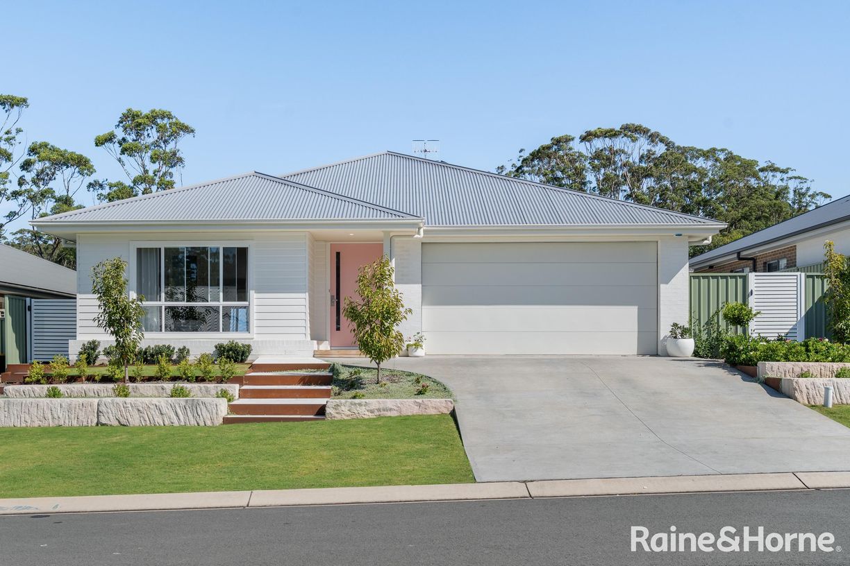 11 Brookwater Crescent — photo 2 of 28