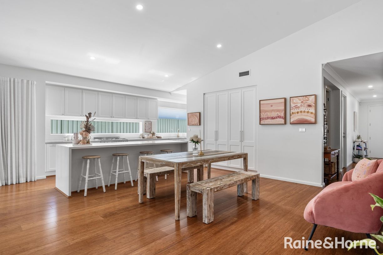 11 Brookwater Crescent — photo 4 of 28