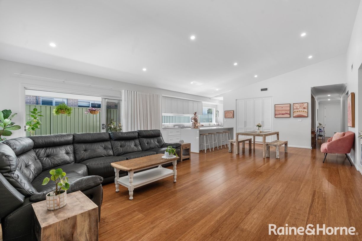 11 Brookwater Crescent — photo 5 of 28