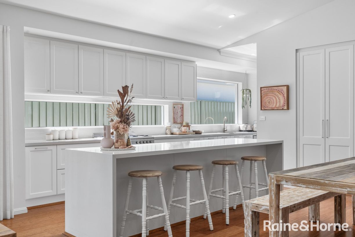 11 Brookwater Crescent — photo 7 of 28