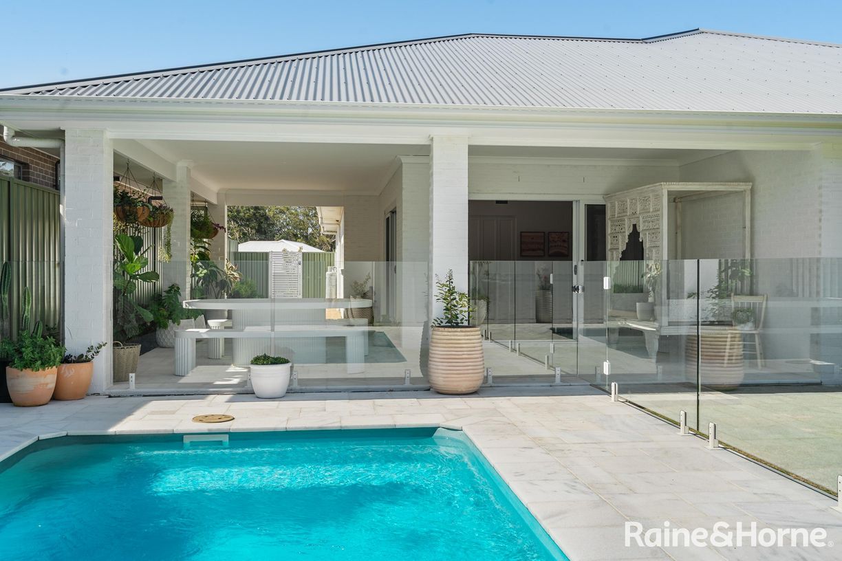 11 Brookwater Crescent — photo 12 of 28