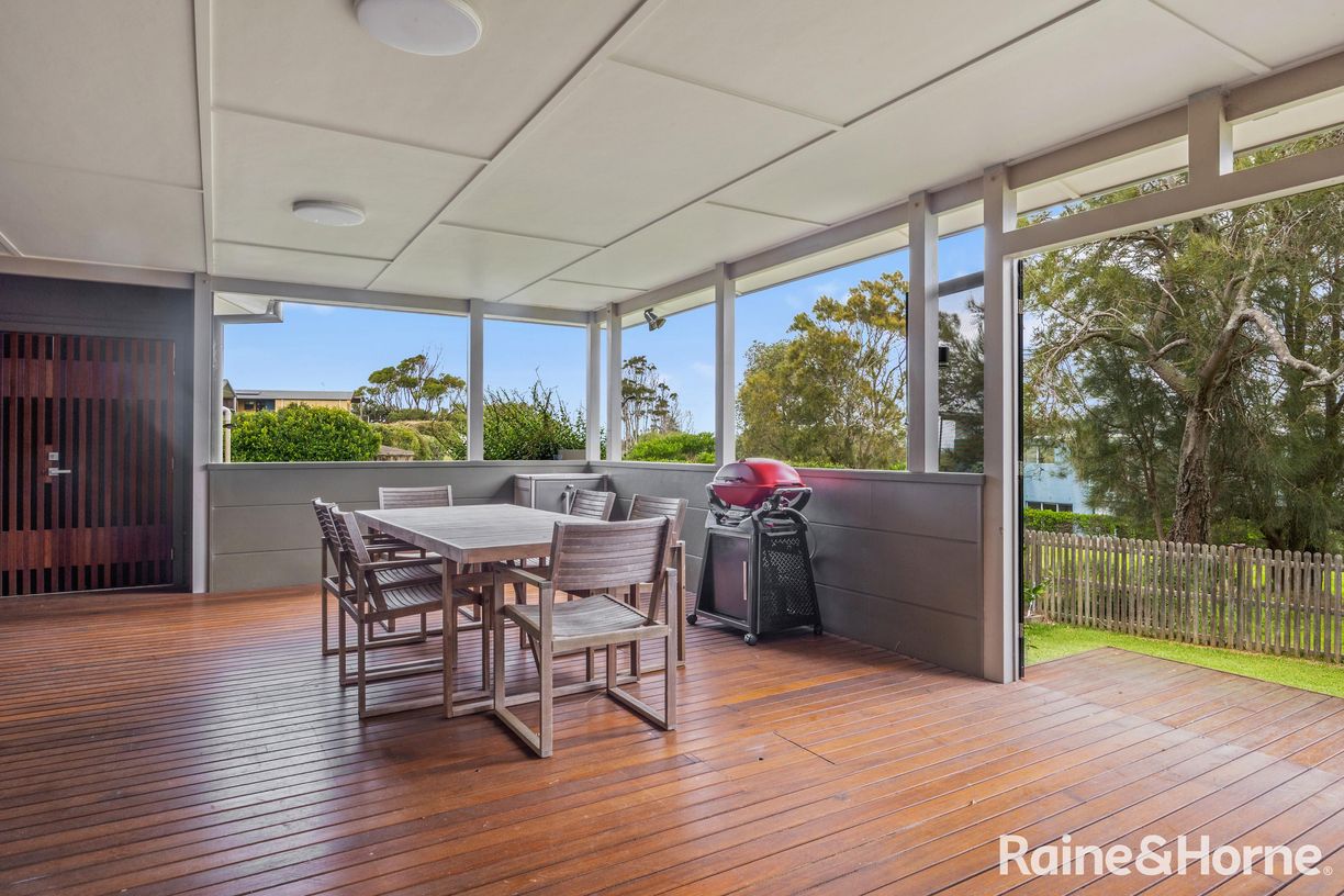 30 Harrington Crescent — photo 13 of 30