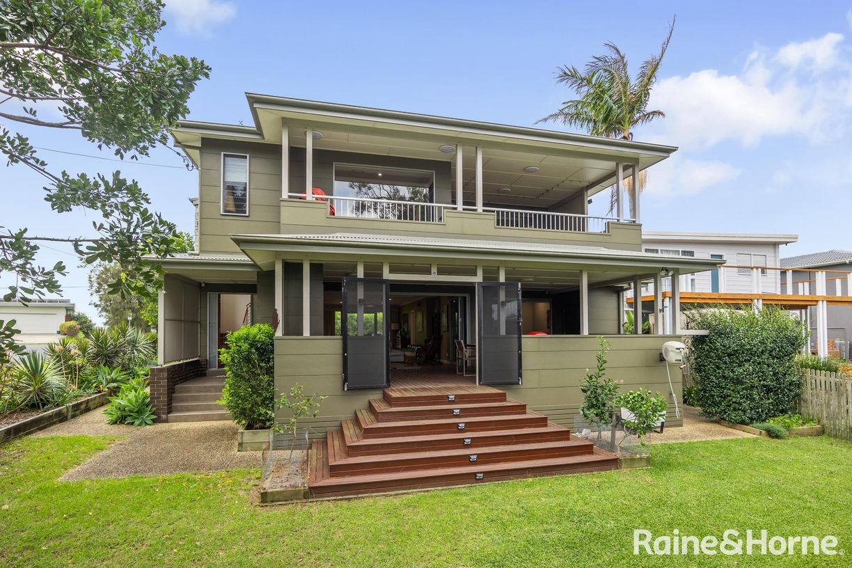 30 Harrington Crescent — photo 8 of 30